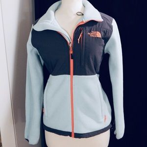 SOLDThe North Face Denali Fleece